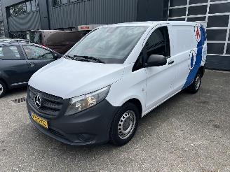 krockskadad bil bedrijf Mercedes Vito 109 CDI Lang 2015 2015/10
