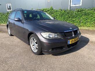 krockskadad bil auto BMW 3-serie 320i 16V Combi/o  Benzine 1.995cc 110kW (150pk) RWD 2005-09/2012-06 (VR71; VR72) N46B20B 2006/1