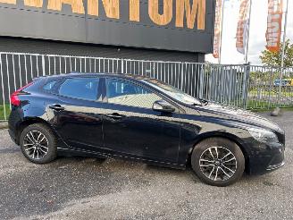 Volvo V-40 2.0 D2 16V Hatchback 4Dr Diesel 1.969cc 88kW (120pk) FWD 2015-02/2019-08 (MV74) D4204T8; B picture 2