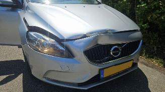 Volvo V-40 2.0 D2 16V Hatchback 4Dr Diesel 1.969cc 88kW picture 7