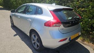 Volvo V-40 2.0 D2 16V Hatchback 4Dr Diesel 1.969cc 88kW picture 3