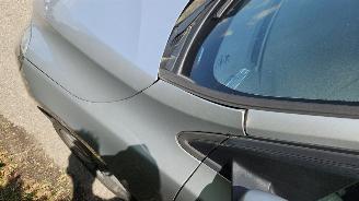 Volvo V-40 2.0 D2 16V Hatchback 4Dr Diesel 1.969cc 88kW picture 10