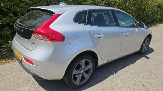Volvo V-40 2.0 D2 16V Hatchback 4Dr Diesel 1.969cc 88kW picture 4