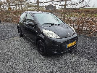 Vaurioauto  passenger cars Peugeot 107  2013/1
