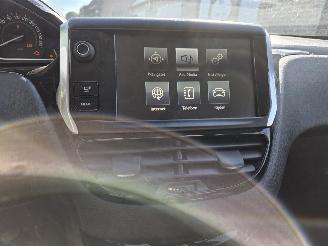 Peugeot 208 1.2 VTI Envy picture 9