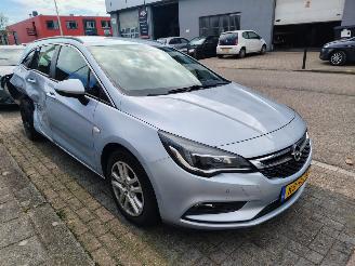 Opel Astra SPORTS TOURER+ picture 1