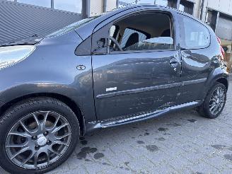 Peugeot 107 1.0-12V Millesim 200 picture 4