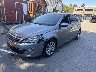 Unfallwagen Peugeot 308 1.2 puretech style 2015/1