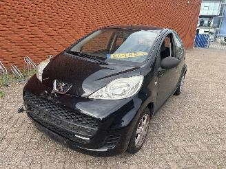 Peugeot 107  picture 9