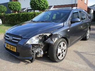 Vaurioauto  passenger cars Kia Cee d 1.6 2007/12
