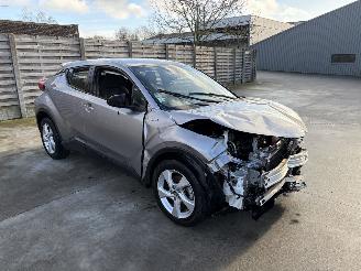 uszkodzony samochody osobowe Toyota C-HR 1.8i - 16V HYBRID 2017/1