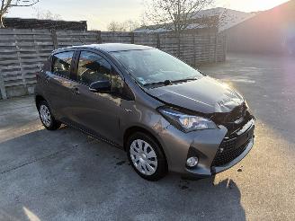 skadebil auto Toyota Yaris 1.5I - 16V HYBRID 2016/10