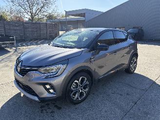 uszkodzony samochody osobowe Renault Captur 1.6i - 16V SCE 145 E-TECH 2024/4