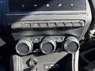 Renault Captur 1.6i - 16V SCE 145 E-TECH picture 9