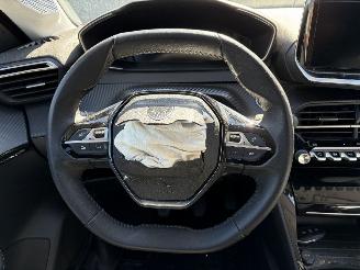 Peugeot 208  picture 8