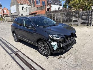damaged passenger cars Renault Kadjar BOSE 1.2i - 16V TURBO TCE 130 2017/5