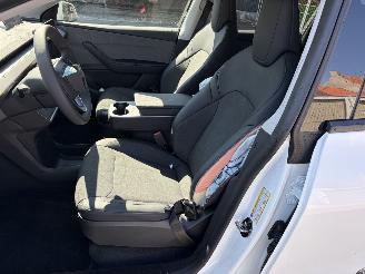 Tesla Model Y 5YJY 2 60KWH picture 8