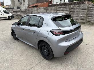 Peugeot 208  picture 4