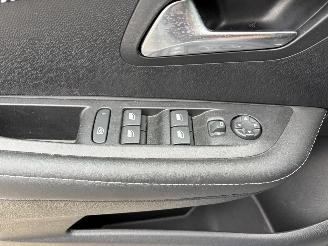 Peugeot 208  picture 17