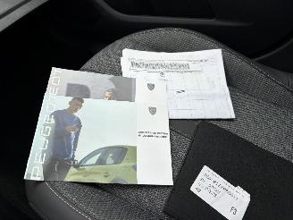 Peugeot 208  picture 13