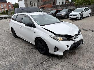 krockskadad bil auto Toyota Auris 1.8i - 16V HYBRID 2013/10