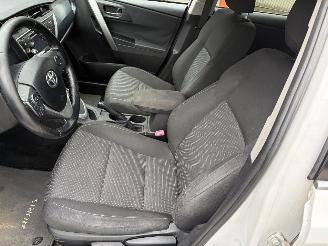 Toyota Auris 1.8i - 16V HYBRID picture 8