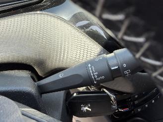 Peugeot 208 1.2 VTI - 12V - GRIS picture 13