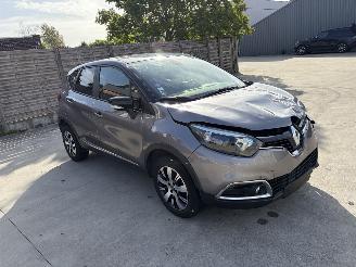 Damaged car Renault Captur 1.2i - 16V TURBO TCE 120 2017/3