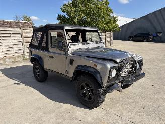 damaged passenger cars Land Rover Defender TD5 CABRIO 2003/6