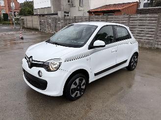 damaged passenger cars Renault Twingo  2017/12