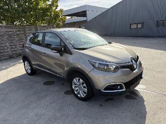 krockskadad bil auto Renault Captur 0.9i - 12V TURBO TCE 90 2016/6