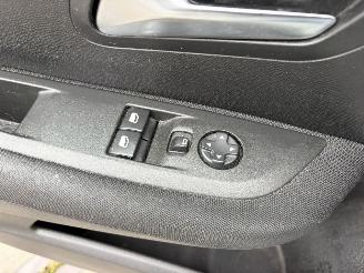 Peugeot 208 II 1.2 VTi picture 15