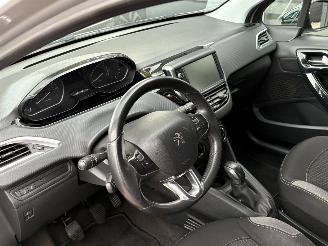 Peugeot 208 1.2 PureTech Style 5 deurs | Navi Lm-velgen Pdc picture 15