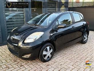 damaged passenger cars Toyota Yaris 1.0 VVT-i Acces 5 deurs | Audio Elekt. ramen 2011/3