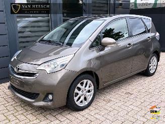 damaged passenger cars Toyota Verso S 1.3 VVT-i Dynamic | Navi Panoramadak Camera 2015/2