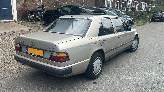 Avarii autoturisme Mercedes 200-280 230E Automaat 1986/1