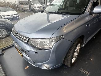 Unfallwagen Mitsubishi Outlander 2.0 PHEV Instyle+ 2013/12