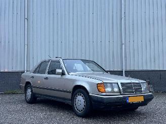 Unfallwagen Mercedes  W124 230E 1986/6
