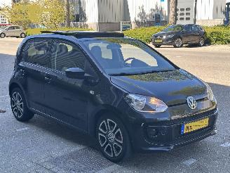 Damaged car Volkswagen Up! 1.0 Cheer up! Panorama Automaat 2013/1