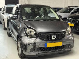 damaged passenger cars Smart Forfour 1.0 Joy Edition 2014/1