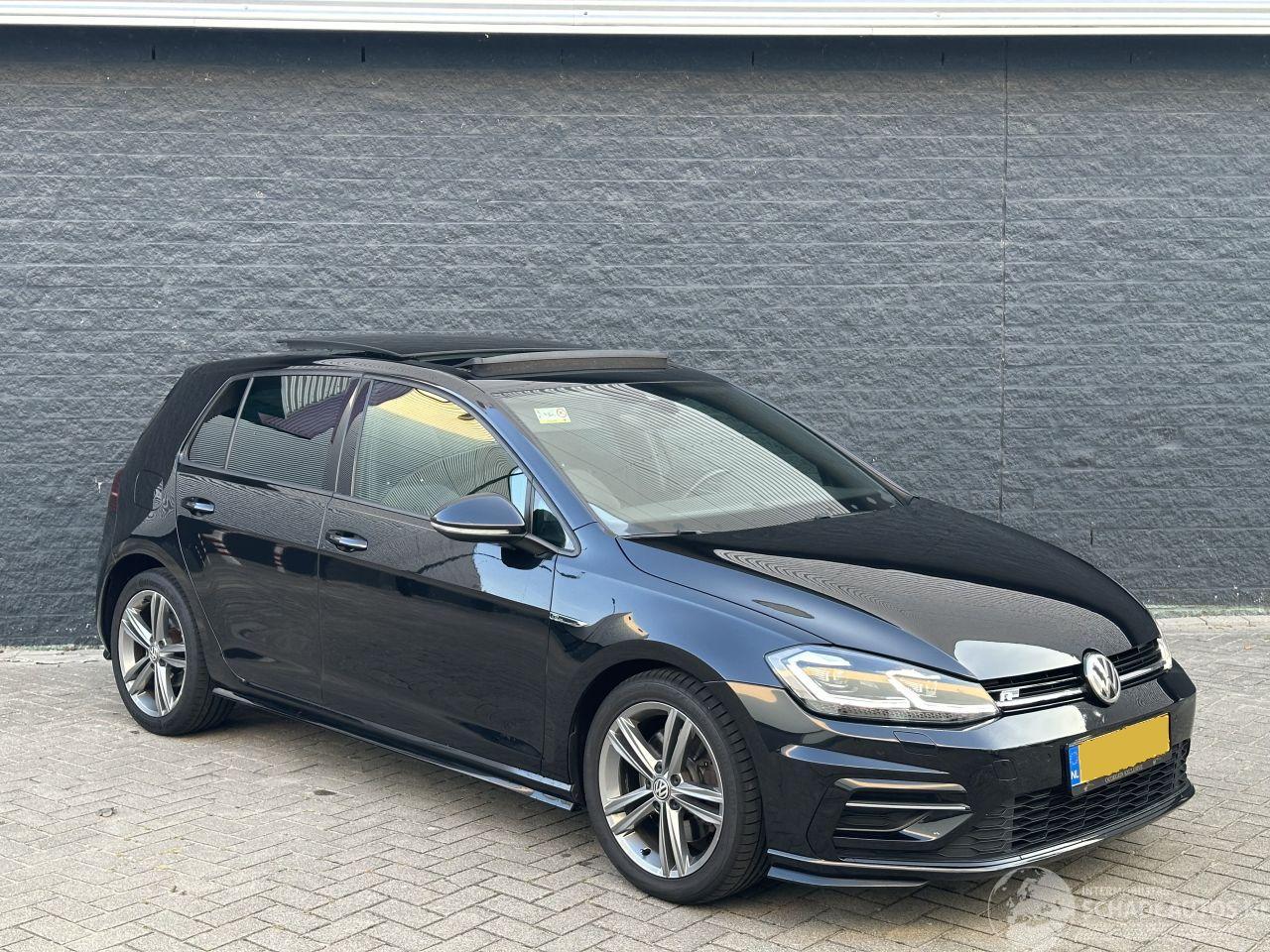 Volkswagen Golf 1.5TSI 3x R-Line