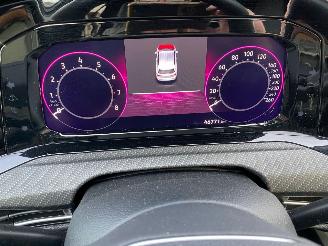 Volkswagen Golf 1.5 eTSI R-Line PANO/AUTOMAAT picture 13