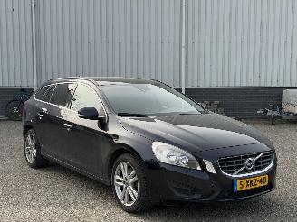 skadebil auto Volvo V-60 Volvo V60 2.0T Summum Automaat 2011/4