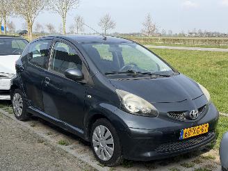 krockskadad bil auto Toyota Aygo 1.0-12V + 5drs 2007/6