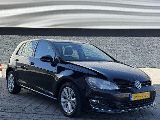 Schadeauto Volkswagen Golf 1.2 TSI Highline AUTOMAAT 2013/9