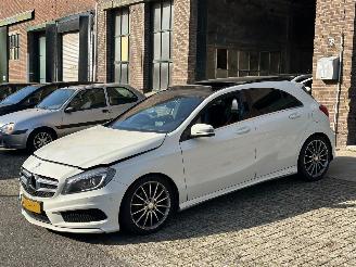 skadebil auto Mercedes A-klasse A180 AMG PANO/LED 2014/3