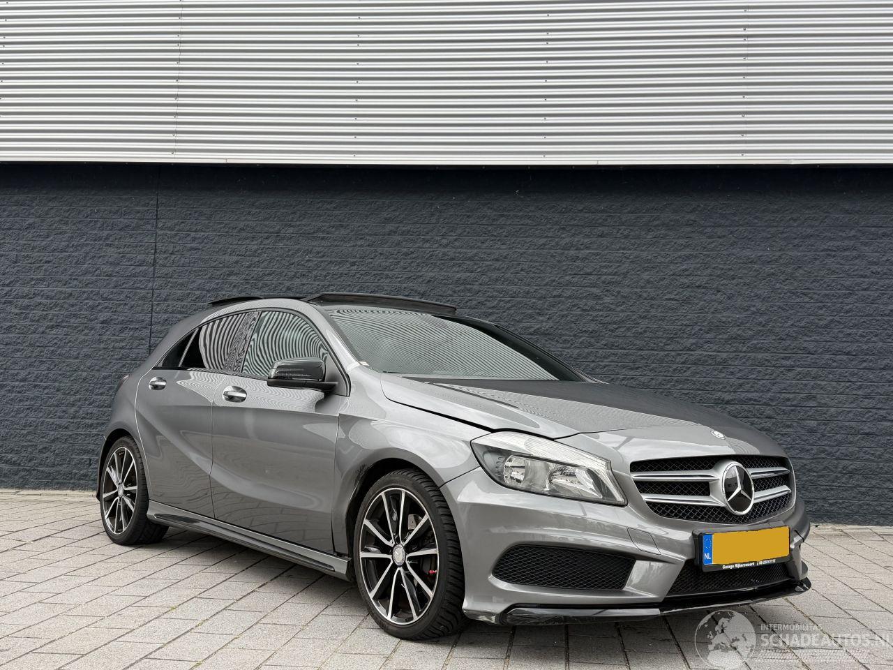 Mercedes A-klasse A180 BENZINE AMG PANO