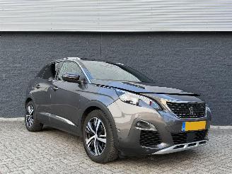 Vaurioauto  passenger cars Peugeot 3008 1.2 Crossway GT-line Automaat/PANO 2019/12