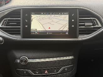 Peugeot 308 1.2 BENZINE AUTOMAAT/GLASDAK picture 13