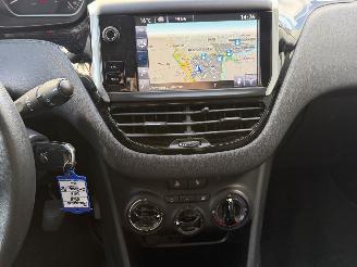 Peugeot 208 1.2 benzine FACELIFT picture 14